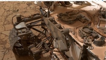 а это нормально что провода и коммуникации не защищены хоть каким то  кожухом!?