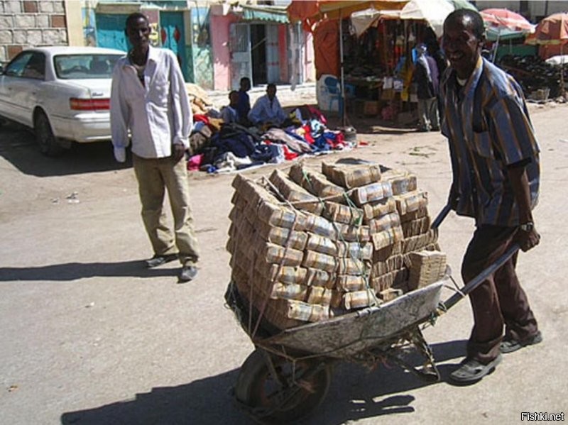 Зимбабвийские доллары, стоят дешевле бумаги, из которой сделаны
