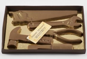 А я на шоколадную фабрику.