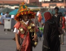 Раньше так ходили водоносы...