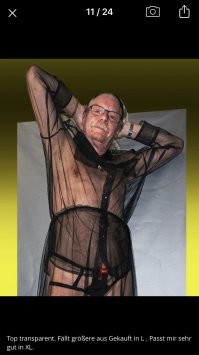 Зачем эти люди выкладывают фото в одежде в отзывах?
Улыбочка леопарда впечатляет, мужик - не очень. Не его цвет.