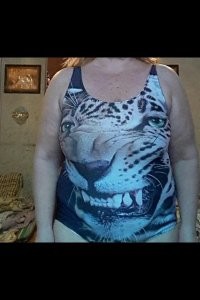 Зачем эти люди выкладывают фото в одежде в отзывах?
Улыбочка леопарда впечатляет, мужик - не очень. Не его цвет.