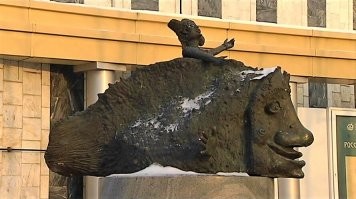 Памятник Улыбке в Сургуте.