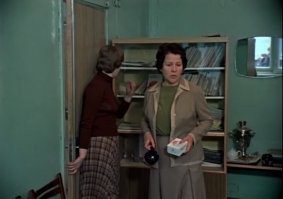 - Мне неудобно Вам говорить, что такое детское горе!
- Голод, война, одеть нечего? Милая моя, им - нынешним терять лицо!