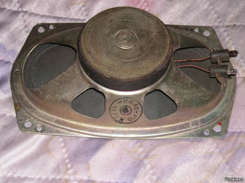 но почему, у нас на донбассе были много радиомагазинов типа "юный техник" и некондиции, там вполне можно было такие купить... плюс радиобарахолки существовали... они (динамики 1гд-40) не были таким страшным дефицитом...