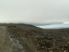 Это Конжак. Там, за облаками.