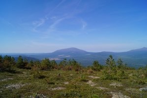 Сухогорский и вид с него. Недалеко от Конжака. На третьей фотке внизу Кытлым.