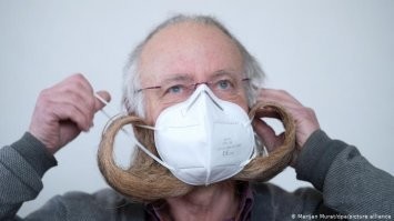 Почему пилотам самолётов запрещено отращивать усы и бороды