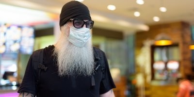 Почему пилотам самолётов запрещено отращивать усы и бороды