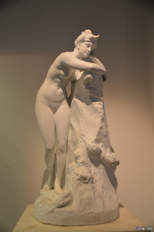 В этом музее ЛФЗ ( со слов сотрудников - не нашем, а уже американским ) больше понравились образцы дореволюционного творчества, особенно потрясла коллекция народов Российской Империи. Музей тогда был с бесплатным , но с борзым охранником, запрещающим фотографировать. Но он был на первом этаже и выше не докучал своим рвением излишним.