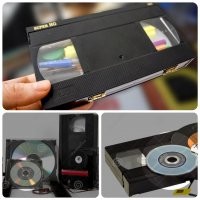 Хочется верить, что родители автора прятали минидиски в корпусе видеокассеты... 

Но нет.