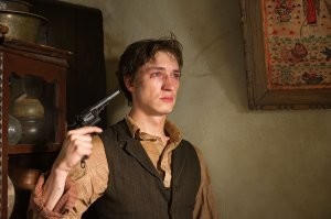 Этот психа-либюеройда в БЕСах играл, он и по жизни вроде за митинги топил.