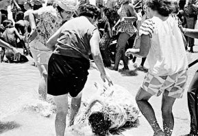 Ну хз. Мне кажется здесь белые лузеры как могут исполняют верхний брейк в то время как тру нигга вовсю вертит нижний