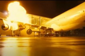 На съемках нового фильма Кристофера Нолана взорвали настоящий самолет Boeing 747. На съемках нового фильма «Довод» взорвали настоящий самолет Boeing 747. Это было дешевле, чем тратиться на компьютерную графику со взрывом, объяснил режиссер картины Кристофер Нолан.(с)