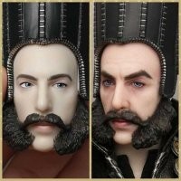 Художник наносит новый макияж куклам, делая их лица максимально реалистичными