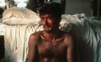 "Апокалипсис сегодня"
"В один из съемочных дней Шин прибыл на работу абсолютно пьяным, тогда было решено снять эпизод из номера в отеле. Та сцена была полной импровизацией под влиянием алкоголя. Команда боялась, что в нетрезвом состоянии актер может повредить аппаратуру, кинуться на людей, однако происходящее в кадре безумие не останавливало ни режиссера, ни исполнителя. Съемка продолжалась даже тогда, когда Мартин Шин вышел из-под контроля и ранил себя, разбив кулаком зеркало."
