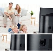 С родней по скайпу общается.