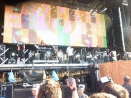 Спасибо за пост! Здоровья старому панку ) 
Не каждому дано прожить без оглядки на мнение "правильного большинства", прожить ярко и не скатится в скотство или стать самовлюбленной скотиной как Макарка: хотя творчество я его очень уважаю... 
2013 Рок над Волгой