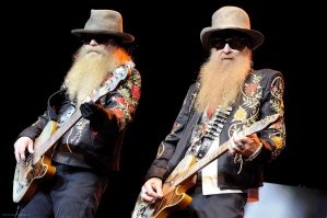 Эти парни смотрят на тебя с неодобрением!