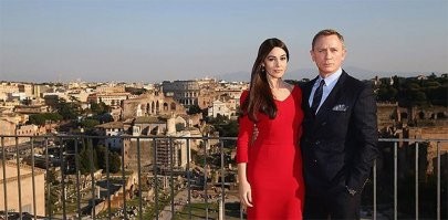 А как же последняя девушка Бонда... реально "зрелая"