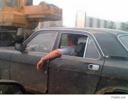 Бразилец приобрёл себе красивый родстер, но он оказался ему немного маловат