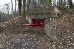 "Сейчас Драммонд работает над созданием безопасного стола для учителя."
Ну если дети в бункерах сидят, то учителю по статусу положено сидеть в ДОТе.