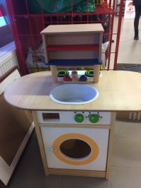 Переделала старое трюмо в кухню для внуков