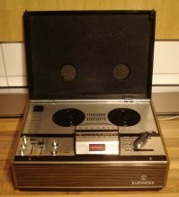 Крутая подборка! А у меня Grundig вот такой до сих пор сохранился, ещё где то микрофон к нему лежит.