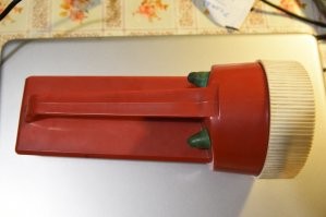 а у меня ещё такой был, аж на 6 батареек. "Автомобильный" как мы его называли, у него был мигающий режим, красный корпус изнутри подсвечивался