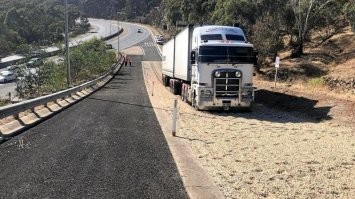 Вот такие ловушки стоят на спусках с гор