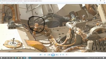 Я конечно не специалист, но мне кажется, что у этого аппарата проблемы с проводами. Он точно фунцыклирует?!