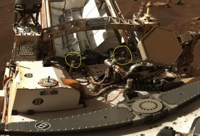 Извиняюсь еще шланги незаизолированные торчат. Это нормально? 
Скиньте адрес, я им изоленты на будущее отправлю.