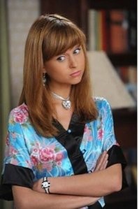 Друг говорит, что на этом фото она ему кого-то очень напоминает. Из других фильмов.