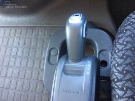 Такая трансмисия на олдскульных тягачах и на моделях работающих на шахтах, где сцепки бывают свыше 5ти прицепов. На 4х осных Volvo обычный автомат селектор.