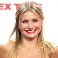 Диас в молодости была милашкой, с годами стала страшна аки атомная война. Она сейчас не снимается и не выходит в люди по этой причине. Фоткам уже несколько лет, более свежих не нашел