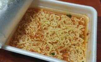 Чем-то на доширак похоже. Приятное сходство.