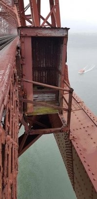 Лучше нет красоты, чем посрать с высоты.