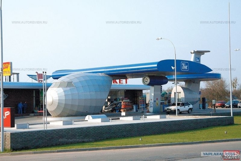 Еще за Харьковом есть необычная в виде носа самолета. Проехал эту заправку - выехал из Харькова