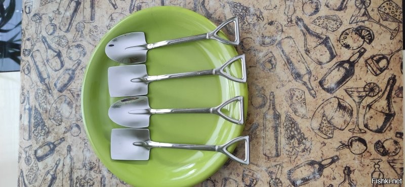 На АлиЭкспресс - в поиске ложка лопата. Недавно пришли. Две как на фото, две - штыковые. Четыре штуки - 380 рублей. По размерам между чайной и десертной. Неудобные, так попонтоваться.