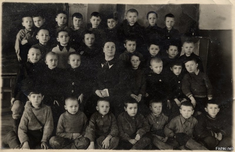 1946 второй класс мужской 225 школы. ученикам от 8 до 12 лет