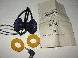 30 лет тому, стал обладателем таких вот наушников и плеера. Уши складываться умели, а у плеера не было кнопок вообще, только вкл-выкл, счастью не было предела))