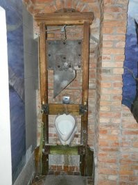 Пронесло: концептуальный пост об общественных туалетах