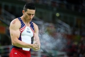 "Клиппенштейн заявил, что ничего кроме кровоподтёков и гематом банки не делают."    А может и делают...