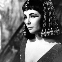 По мне, так лучше Элизабет Тейлор никого...
Только она смотрится, как царица...