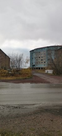 Ну что ж, посмотрите тогда и мои фотки реальной Воркуты осени 2020. Просто прогулялся в центре и у ЖД вокзала. Сравните с тем, чего из интернета надергали