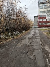 Ну что ж, посмотрите тогда и мои фотки реальной Воркуты осени 2020. Просто прогулялся в центре и у ЖД вокзала. Сравните с тем, чего из интернета надергали