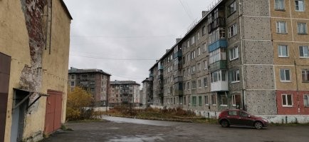 Ну что ж, посмотрите тогда и мои фотки реальной Воркуты осени 2020. Просто прогулялся в центре и у ЖД вокзала. Сравните с тем, чего из интернета надергали