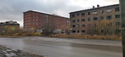 Ну что ж, посмотрите тогда и мои фотки реальной Воркуты осени 2020. Просто прогулялся в центре и у ЖД вокзала. Сравните с тем, чего из интернета надергали