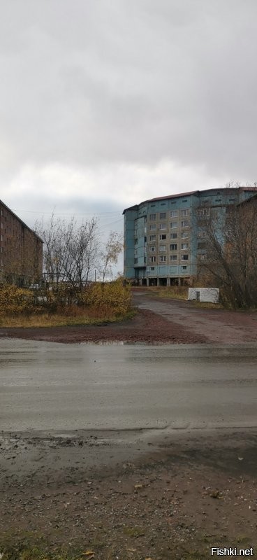Ну что ж, посмотрите тогда и мои фотки реальной Воркуты осени 2020. Просто прогулялся в центре и у ЖД вокзала. Сравните с тем, чего из интернета надергали
