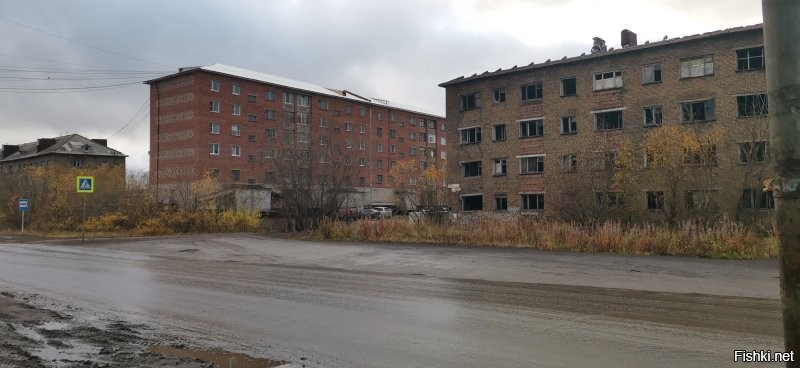Ну что ж, посмотрите тогда и мои фотки реальной Воркуты осени 2020. Просто прогулялся в центре и у ЖД вокзала. Сравните с тем, чего из интернета надергали